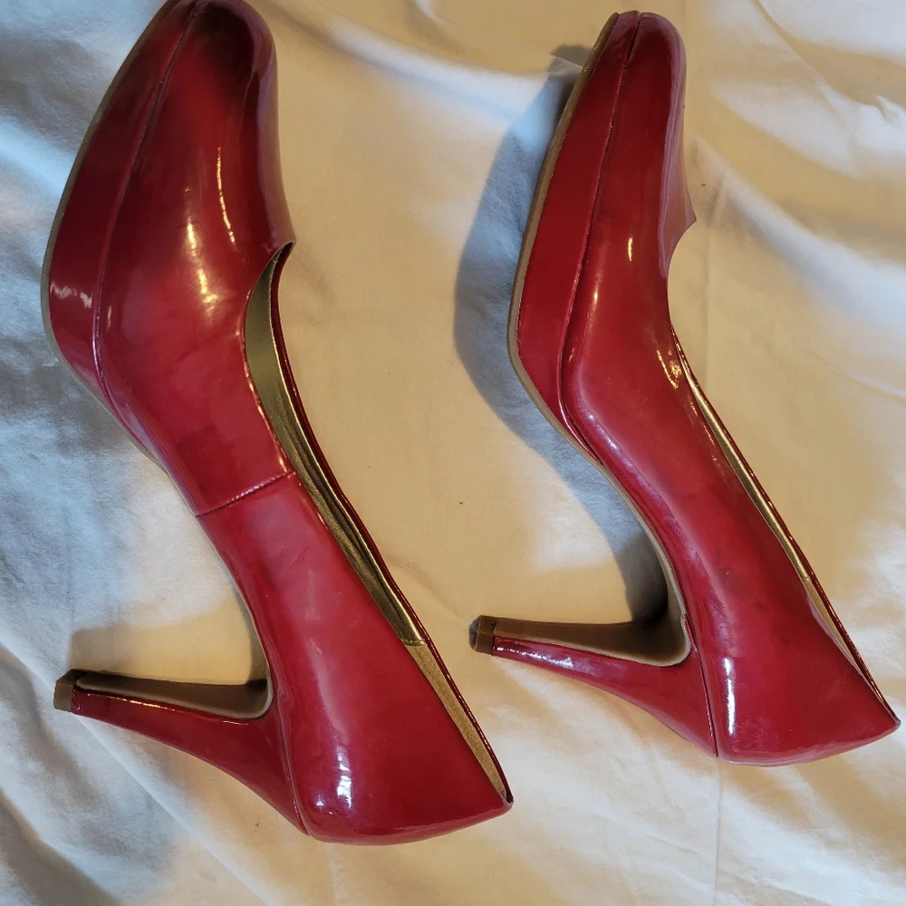 Bandolino Red Pumps, size 9 1/2 - Picture 4 of 5